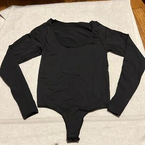 SKIMS Essential Long Sleeve Scoop Neck Bodysuit- Color “ONYX”- size S/M